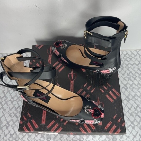 Valentino Garavani Love Blade Embellished Ankle Strap 65mm Pumps, Black, size 7 - Picture 5 of 15